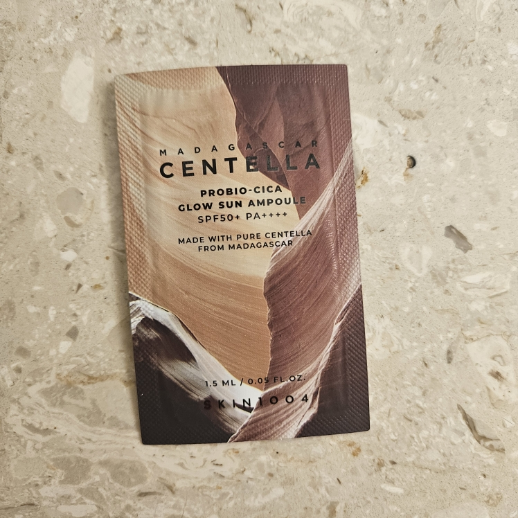 스킨1004 (SKIN1004) 마다가스카르 센텔라 프로바이오시카 글로우 선 앰플 [SPF50+/PA++++] review image