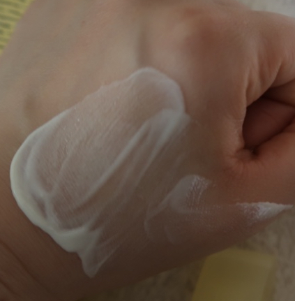 디어클레어스 (dearKlairs) 올 데이 에어리 선크림 [SPF50+/PA++++] review image