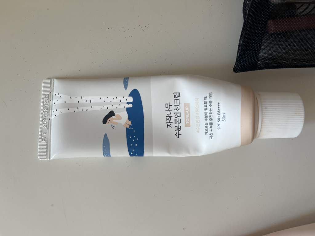 白桦树水润防晒乳霜 [SPF50+/PA++++]的真实用户使用照片