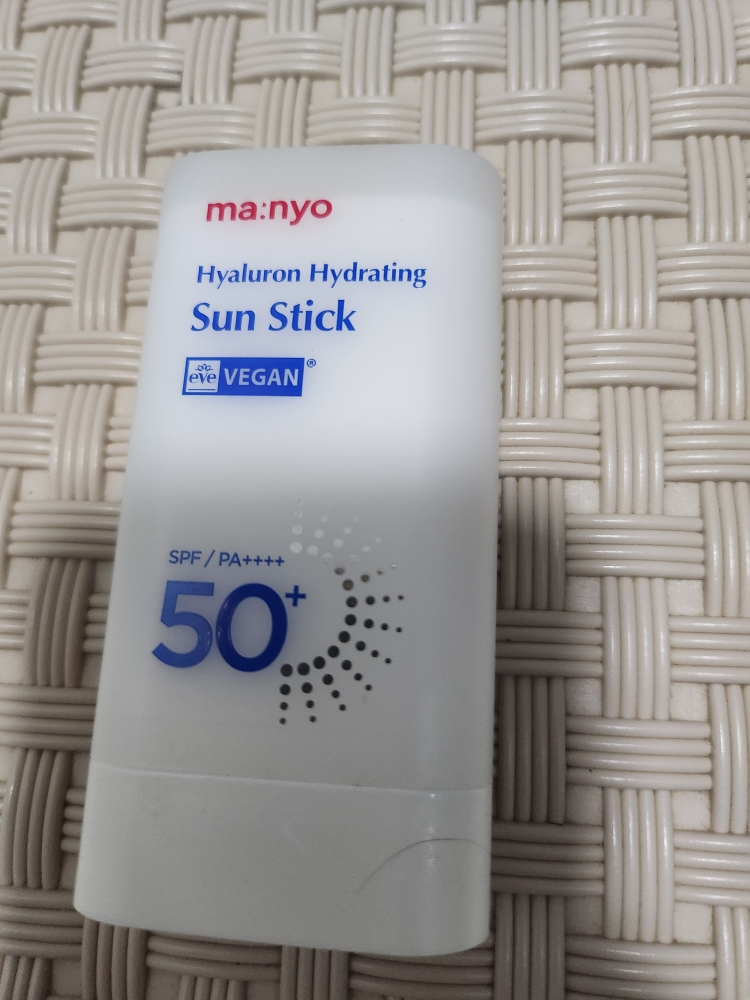 마녀공장 (manyo) 히알루론 하이드레이팅 선스틱 [SPF50+/PA++++] review image