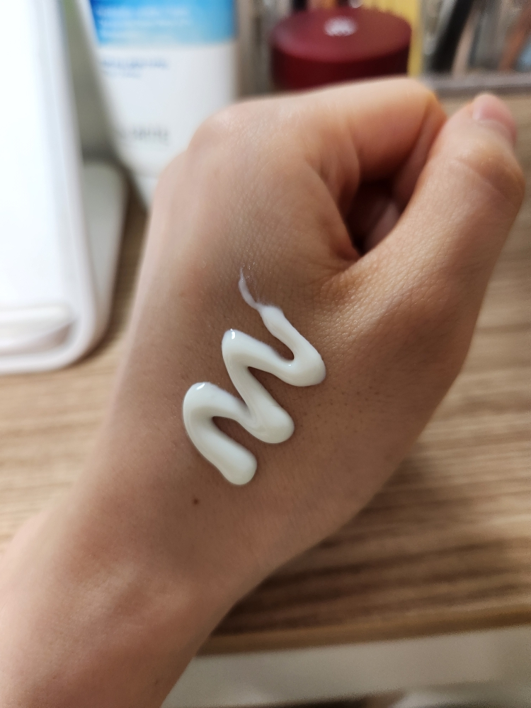 닥터상떼 (Dr.SANTE) 아줄렌 수더 선 에센스 [SPF50+/PA+++] review image