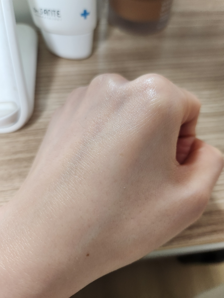 닥터상떼 (Dr.SANTE) 아줄렌 수더 선 에센스 [SPF50+/PA+++] review image