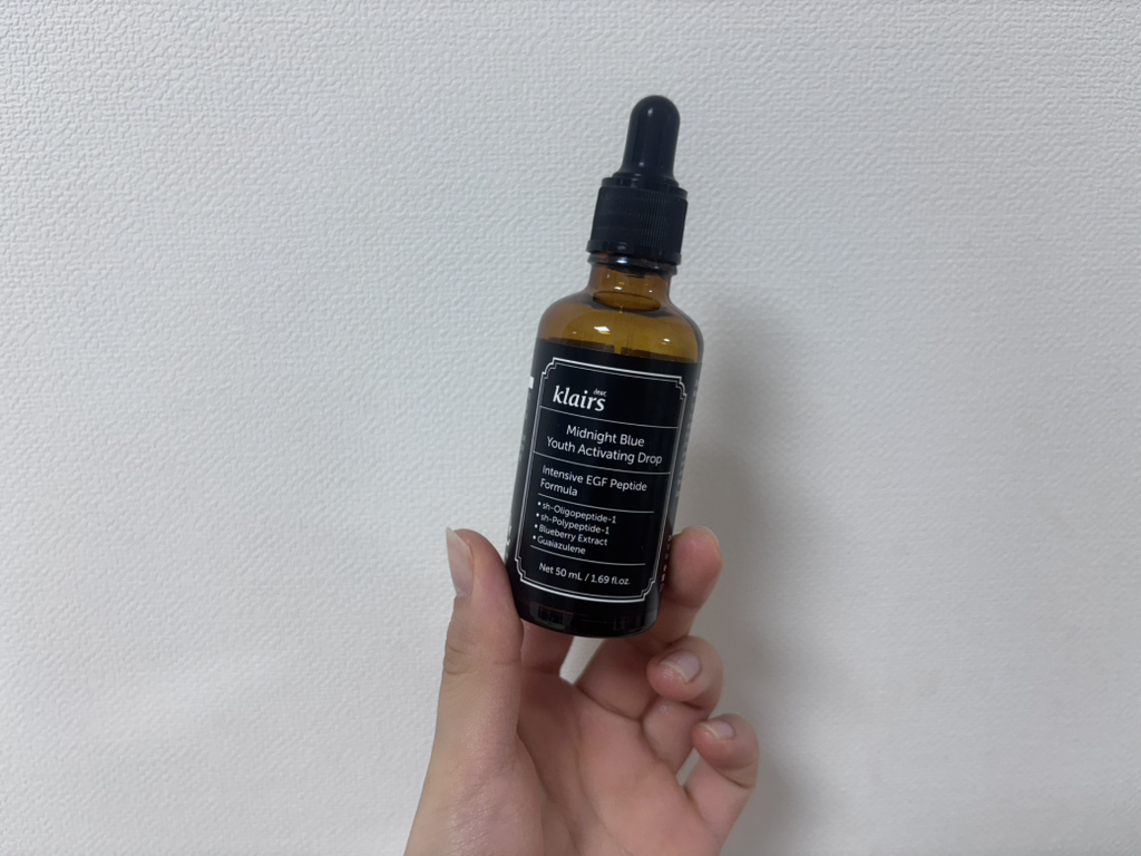 午夜蓝青少年激活水滴的真实用户使用照片