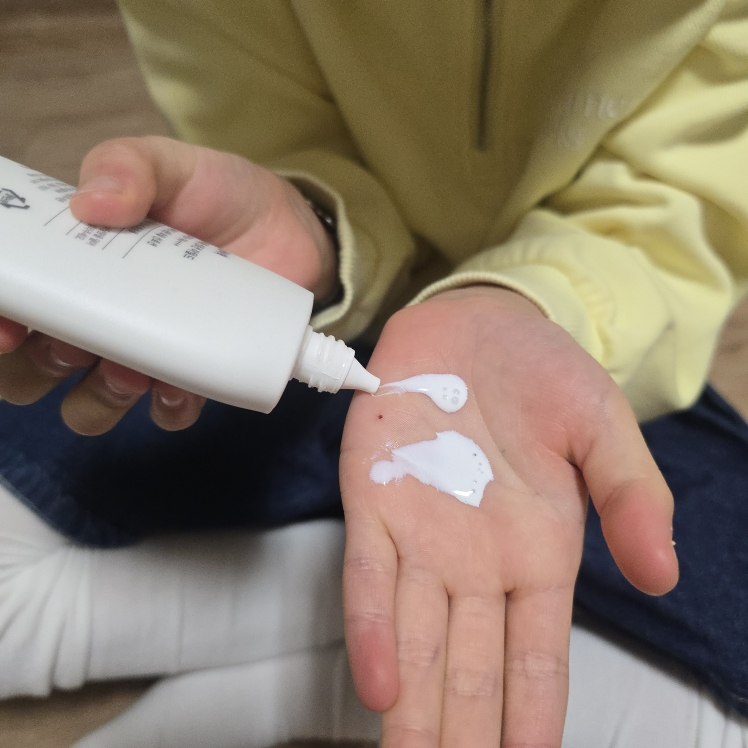 궁중비책 (GOONGBE) 워터풀 선로션 마일드 [SPF50+/PA++++] review image