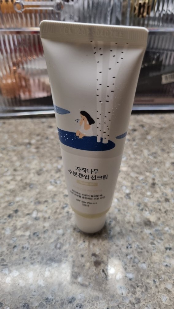 白桦树水润防晒乳霜 [SPF50+/PA++++]的真实用户使用照片