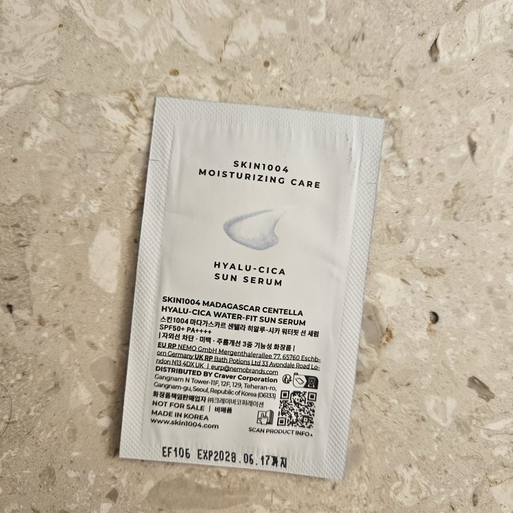 스킨1004 (SKIN1004) 마다가스카르 센텔라 히알루-시카 워터핏 선 세럼 [SPF50+/PA++++] review image