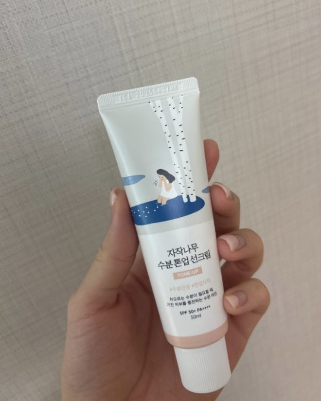 白桦树水润防晒乳霜 [SPF50+/PA++++]的真实用户使用照片