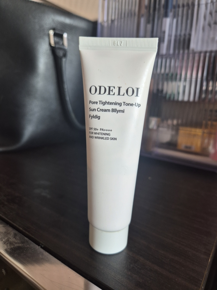 오드로이 (ODELOI) 모공축소 톤업 선크림 블리미 필리디 [SPF50+/PA++++] review image