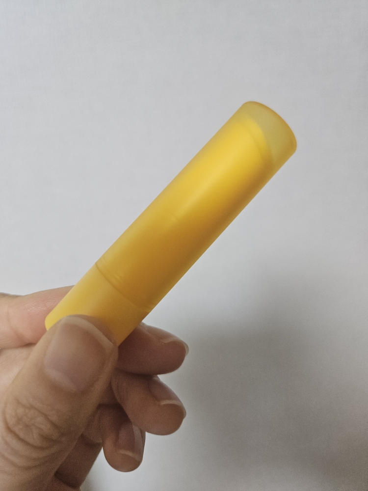 洋甘菊双重保湿润唇膏的真实用户使用照片