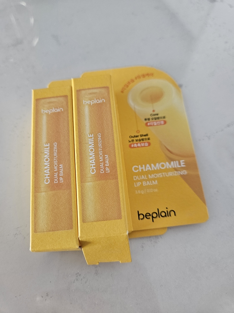 洋甘菊双重保湿润唇膏的真实用户使用照片