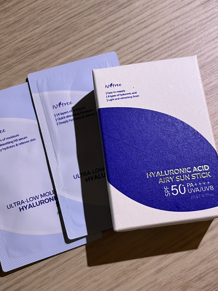 이즈앤트리 (IsNtree) 히아루론산 에어리 선 스틱 [SPF50+/PA++++] review image