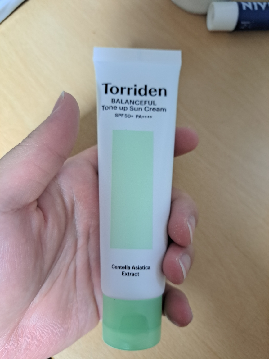 토리든 (Torriden) 밸런스풀 시카 톤업 선크림 [SPF50+/PA++++] review image