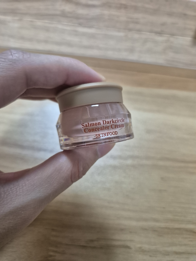 思亲肤 三文鱼黑眼圈遮瑕霜 [1 号绽放] common.review image