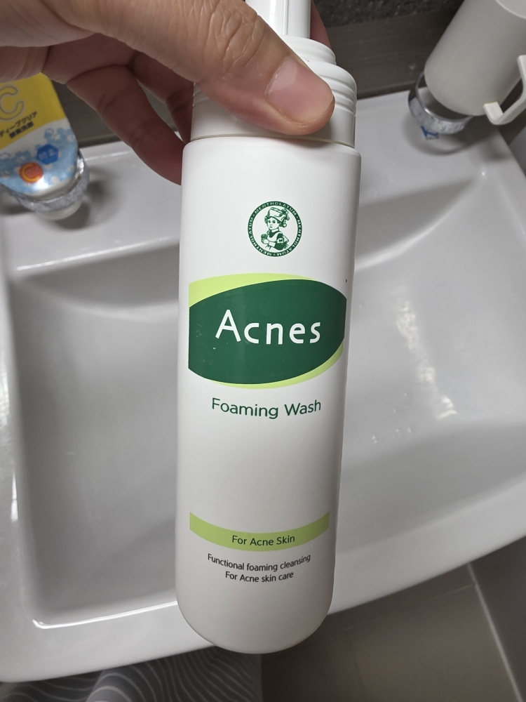 Acnes Sữa rửa mặt tạo bọt Clear & White review image