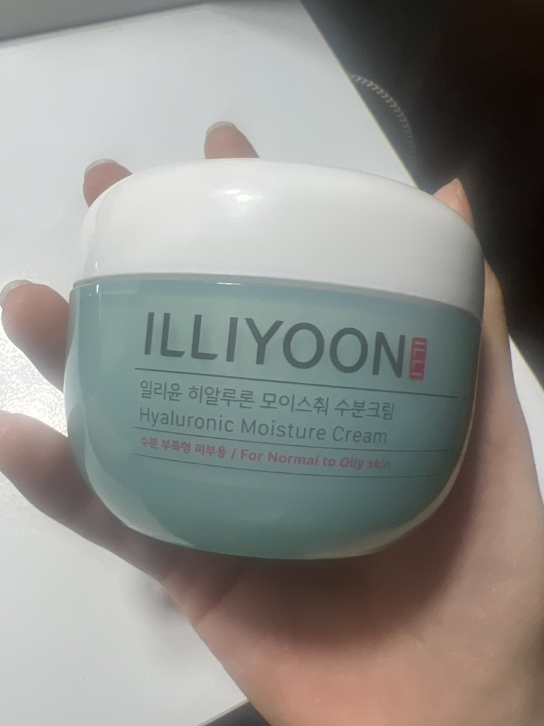 Ảnh đánh giá thực tế của người dùng về Kem dưỡng ẩm Hyaluron Moisture