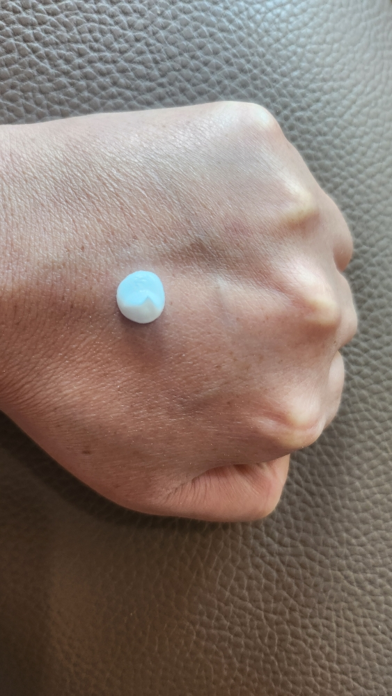 코스노리 (COSNORI) 화이트닝드레스 미백 톤업크림 review image