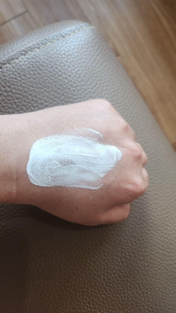 코스노리 (COSNORI) 화이트닝드레스 미백 톤업크림 review image