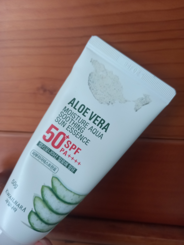 과일나라 (KWAILNARA) 알로에베라 모이스처 아쿠아 수딩 선 에센스 [SPF50+/PA++++] review image