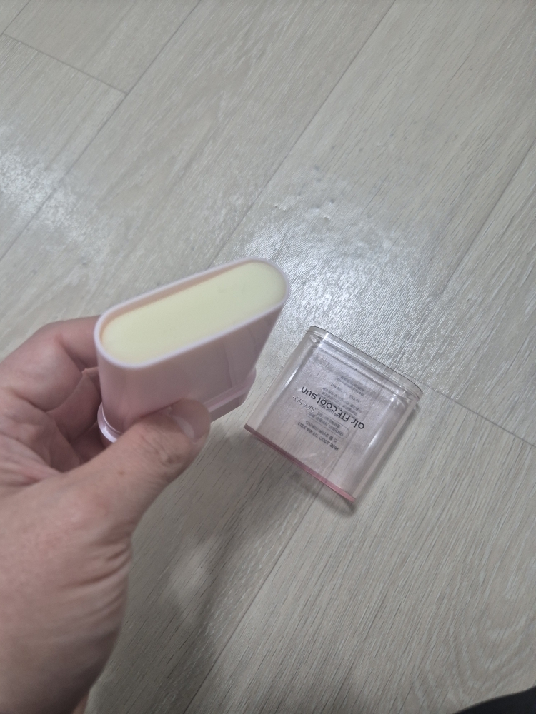 리즈케이 (LIZk) 에어핏 쿨 선 [SPF50+/PA++++] review image