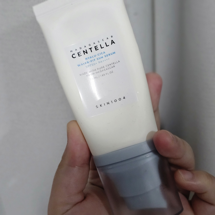 马达加斯加圣特拉玻尿酸水润防晒精华液 [SPF50+/PA++++]的真实用户使用照片