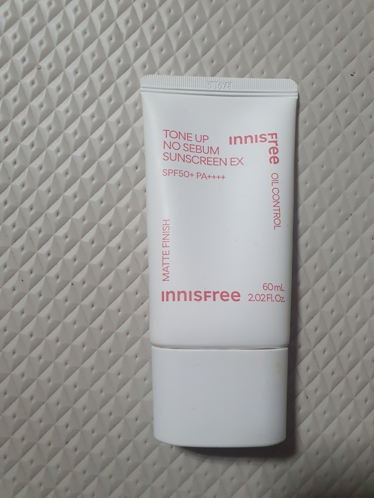 이니스프리 (INNISFREE) 톤업 노세범 선스크린 EX [SPF50+/PA++++] review image