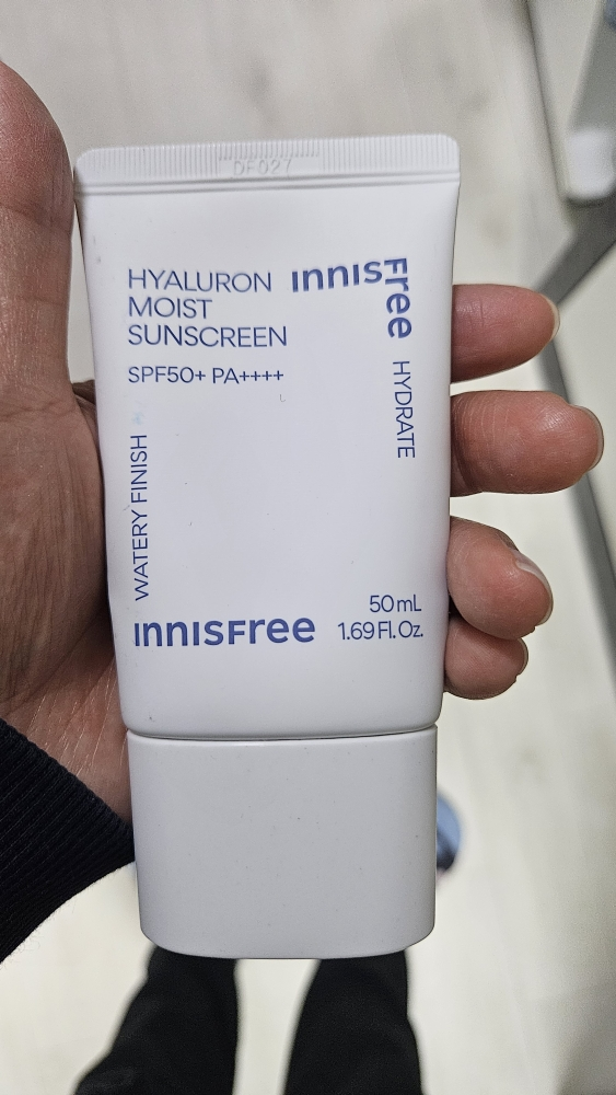 이니스프리 (INNISFREE) 히알루론 수분 선크림 [SPF50+/PA++++] review image