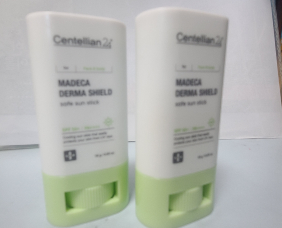 센텔리안24 (CENTELLIAN24) 마데카 더마 쉴드 세이프 선스틱 [SPF50+/PA++++] review image