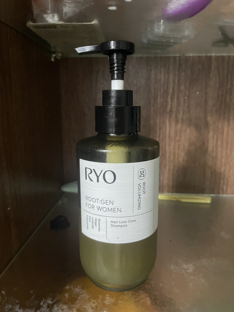 Ảnh đánh giá thực tế của người dùng về Rootgen Chăm sóc chuyên sâu cho tình trạng rụng tóc ở phụ nữ - Dầu gội tăng cường độ dày tóc