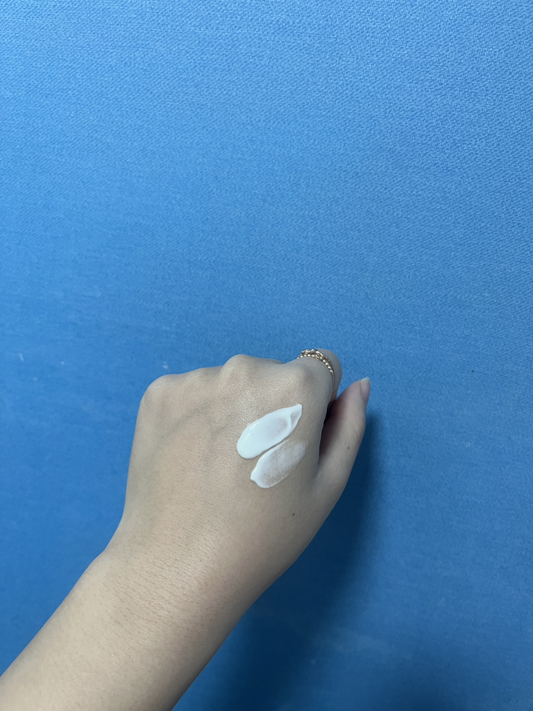 어바웃톤 (ABOUT_TONE.) 선 세럼 베이스 [SPF50+/PA++++] review image