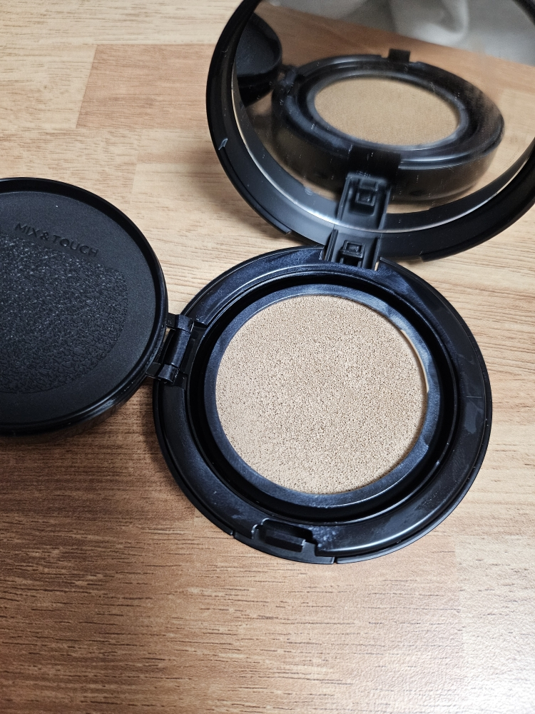 정샘물뷰티 (JUNGSAEMMOOL) 에센셜 스킨 누더 쿠션 [SPF50+/PA+++] [페어라이트] review image