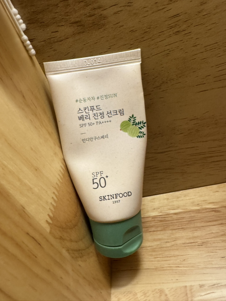스킨푸드 (SKINFOOD) 베리 선크림 [SPF50+/PA++++] [진정] review image