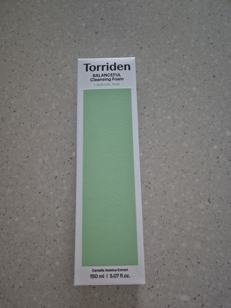 토리든 (Torriden) 밸런스풀 시카 포어 클렌징 폼 review image