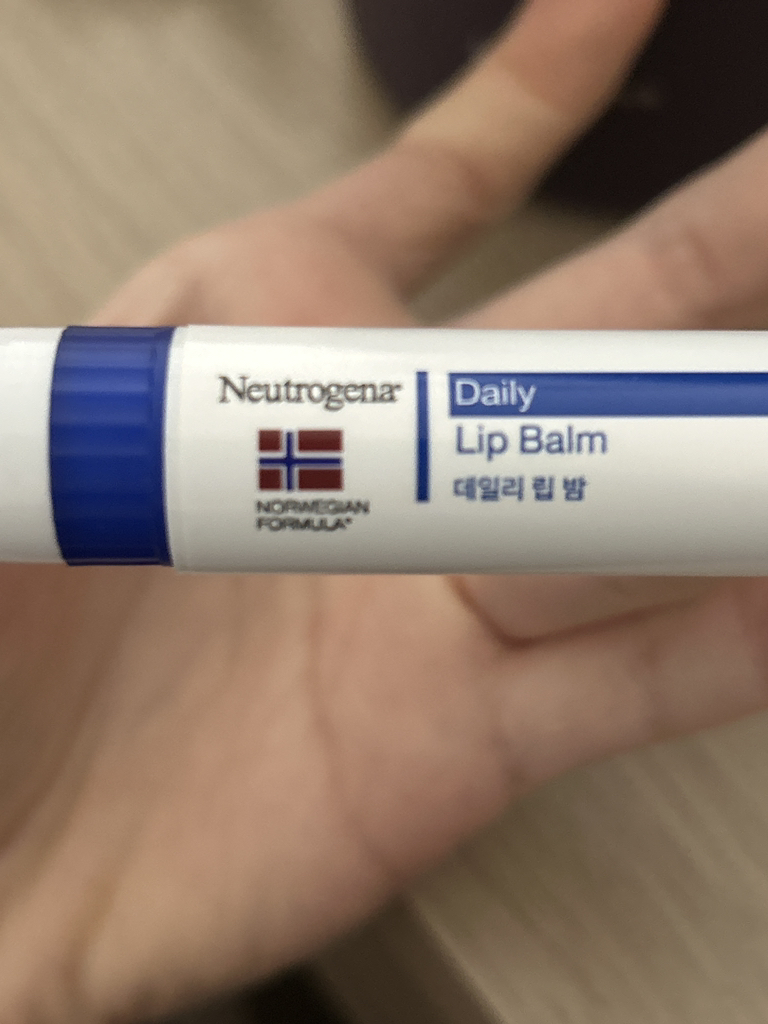 뉴트로지나 (Neutrogena) 데일리 립 밤 review image