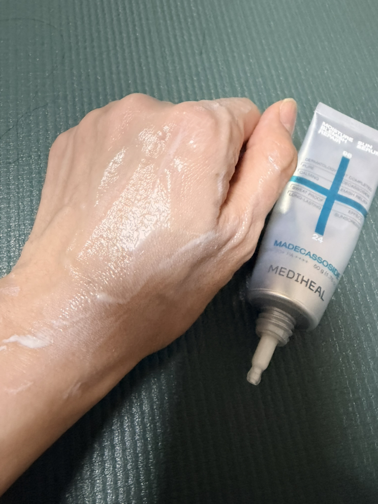 메디힐 (MEDIHEAL) 마데카소사이드 수분 선세럼 흔적 리페어 [SPF50+/PA++++] review image