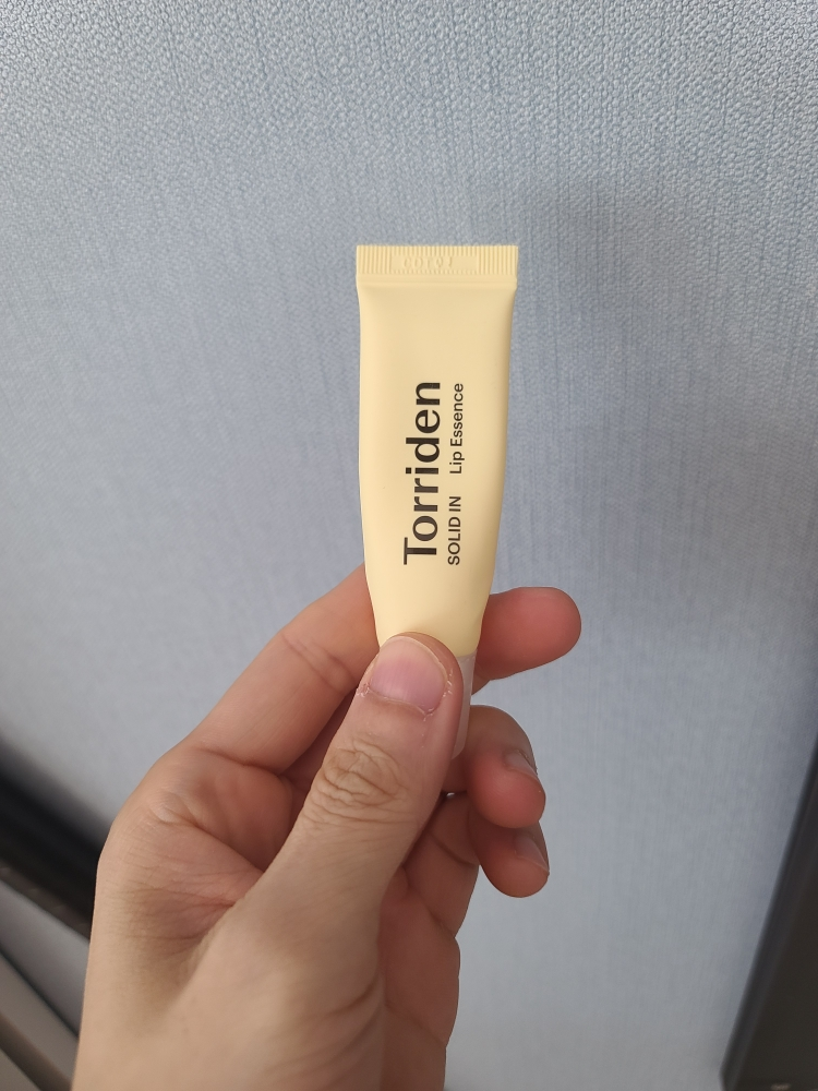 토리든 (Torriden) 솔리드인 세라마이드 립 에센스 review image