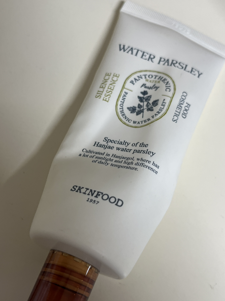 스킨푸드 (SKINFOOD) 판토테닉 워터 파슬리 사일런스 에센스 review image