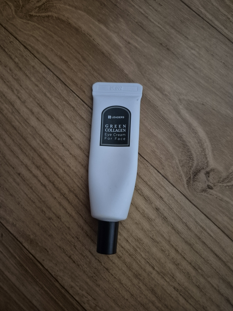 绿色胶原蛋白面部眼霜的真实用户使用照片