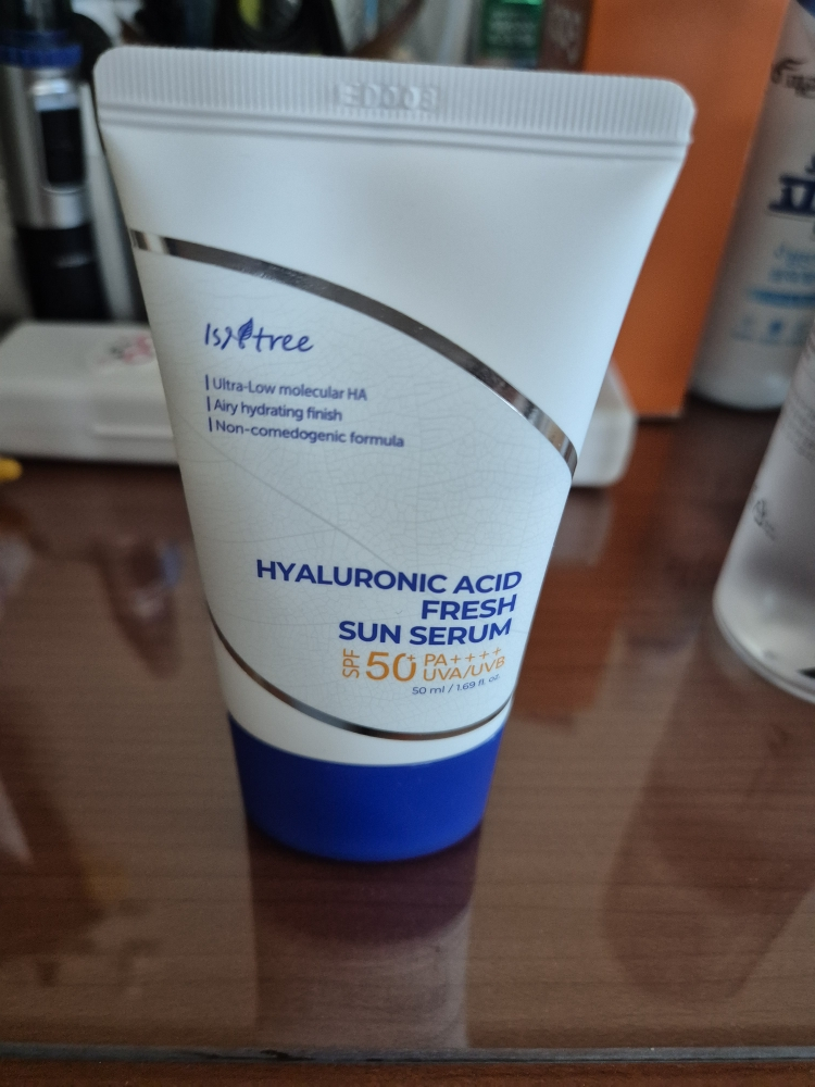 IsNtree 透明质酸清爽防晒精华液 [SPF50+/PA++++] common.review image