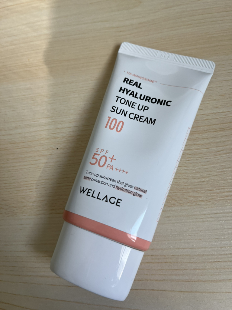 웰라쥬 (WELLAGE) 리얼 히알루로닉 톤업 선크림 [SPF50+/PA++++] review image