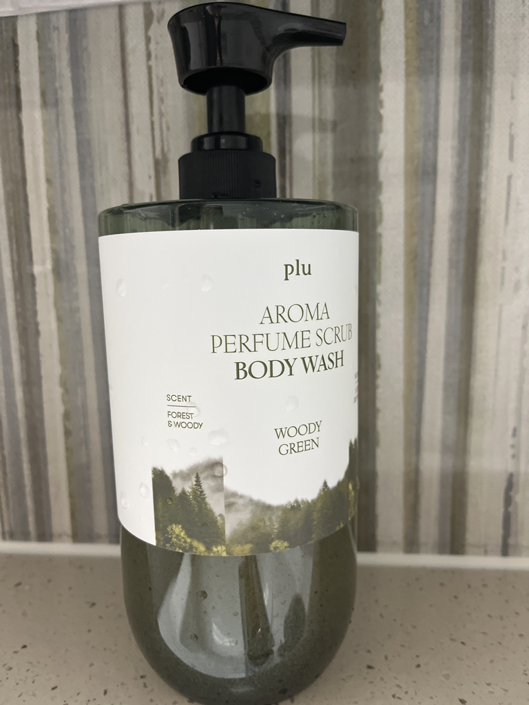 플루 (Plu) 아로마 퍼퓸 스크럽 바디워시 우디 그린 review image