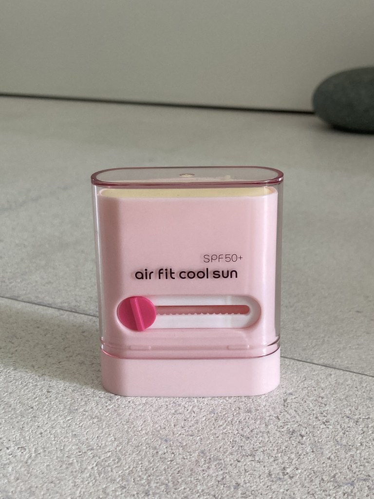 리즈케이 (LIZk) 에어핏 쿨 선 [SPF50+/PA++++] review image