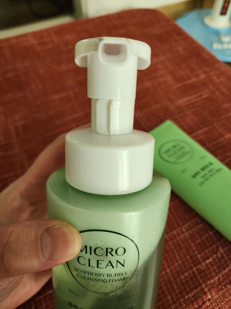 해피바스 (HAPPYBATH) 마이크로 클린 솝베리 버블 클렌징폼 review image