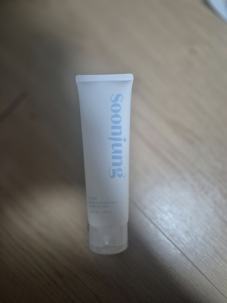 에뛰드 (ETUDE) 순정 10무 수분 에멀전 review image