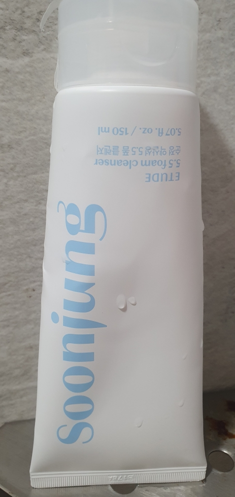 에뛰드 (ETUDE) 순정 약산성 5.5 폼 클렌저 review image