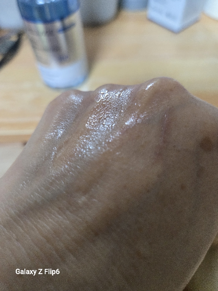 웰라쥬 (WELLAGE) 리얼 히알루로닉 블루 100 앰플 review image