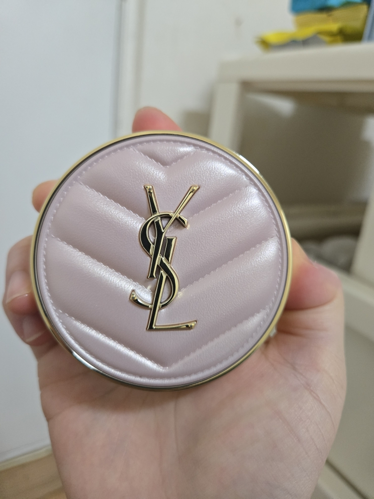 입생로랑뷰티 (YVESSAINTLAURENTBEAUTY) 뚜쉬 에끌라 글로우-팩트 쿠션 [SPF50+/PA++++] [B10] review image