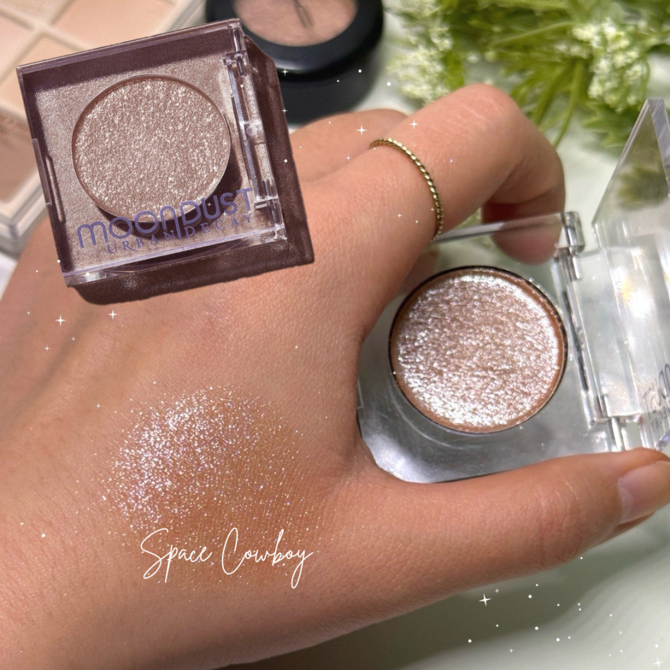 어반디케이 (URBANDECAY) 문더스트 모노 아이섀도우 [스페이스카우보이] review image