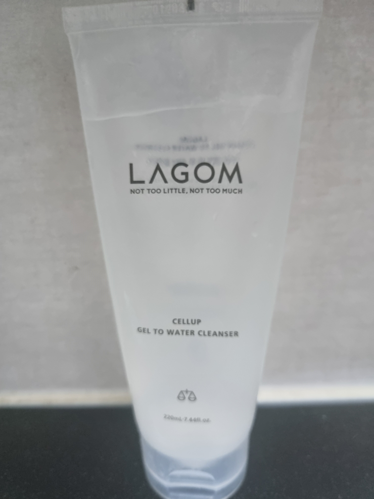 라곰 (LAGOM) 젤 투 워터 클렌저 review image