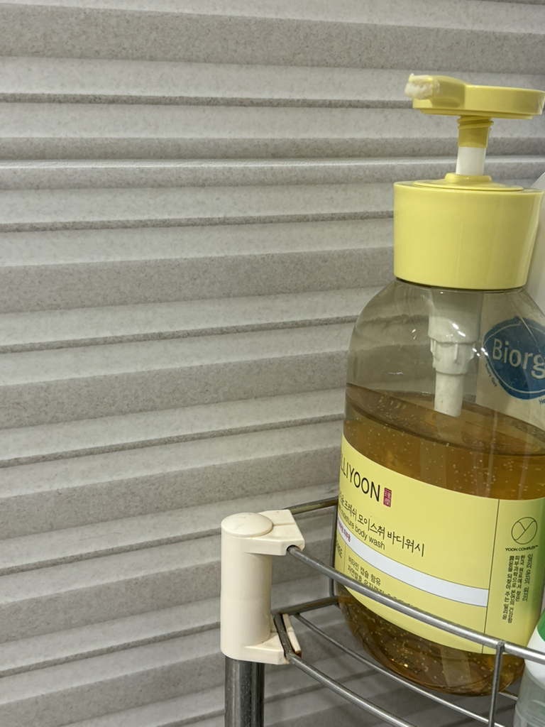 ILLIYOON Fresh Moisture Body Wash review image