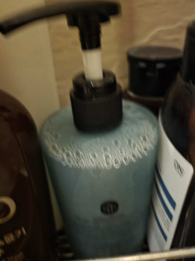 에센허브 (essenHERB) 티트리 딥클린 샴푸 review image